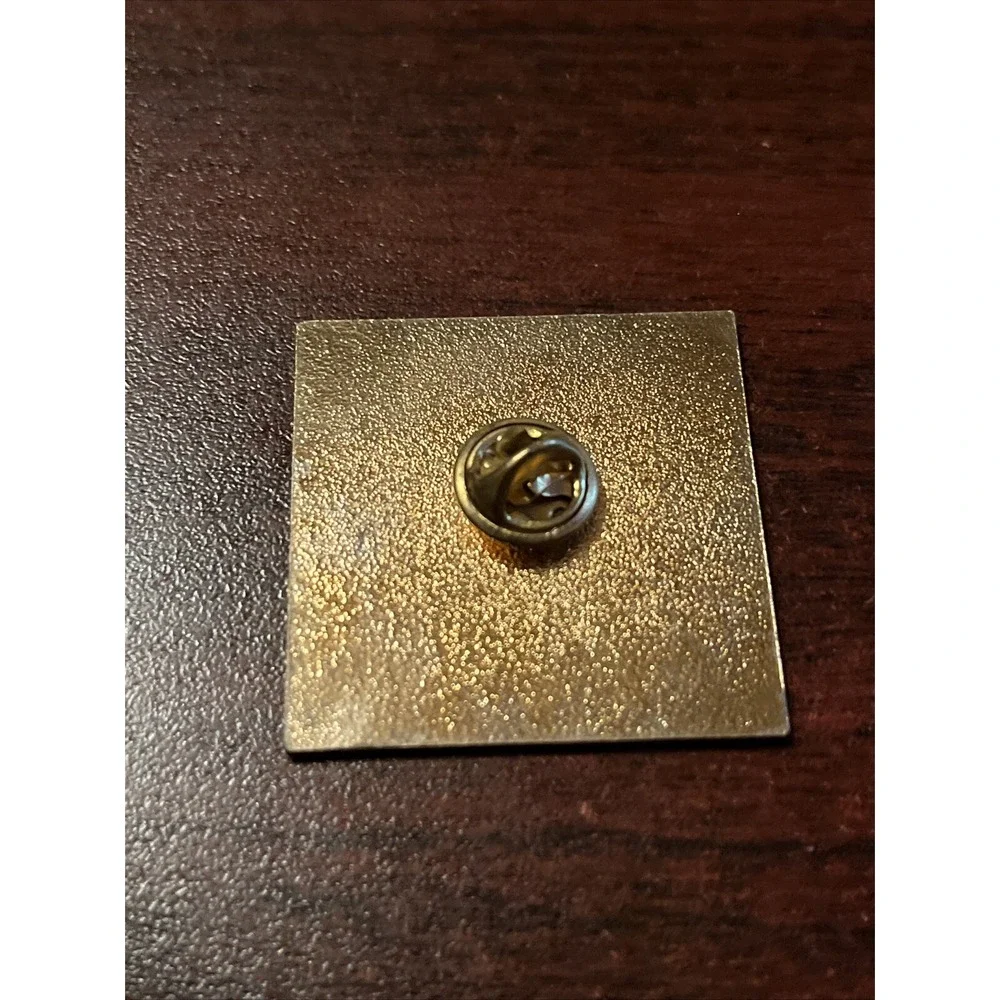 1998 NCAA College Basketball Final‎ Four San Antonio Lapel Hat Pin